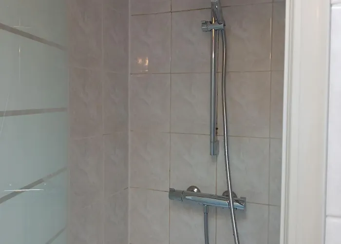 Neuf Et Equipe Bord De *